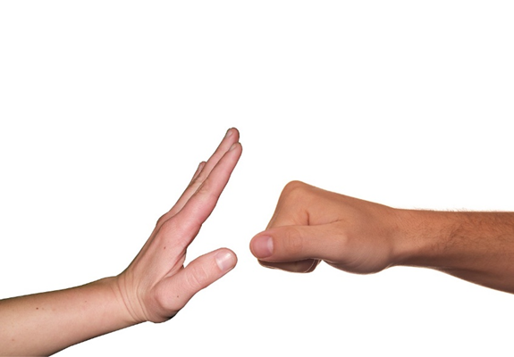 mano parando puño